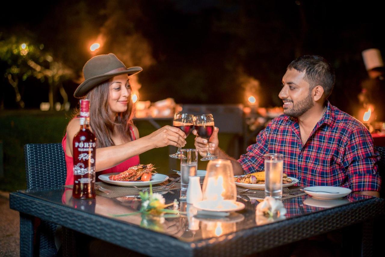 Mahanuge Hotel Полонарува Екстериор снимка