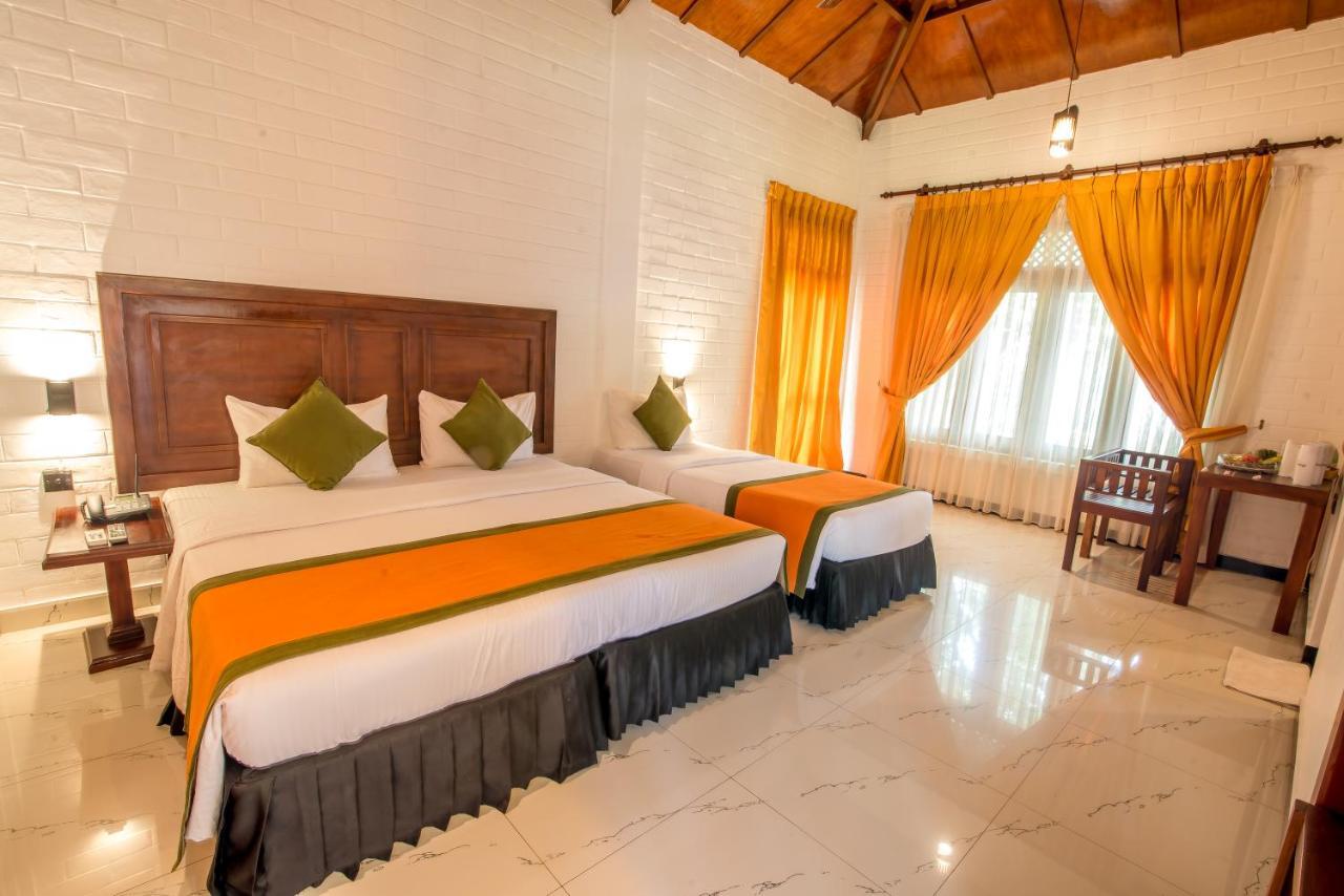 Mahanuge Hotel Полонарува Екстериор снимка