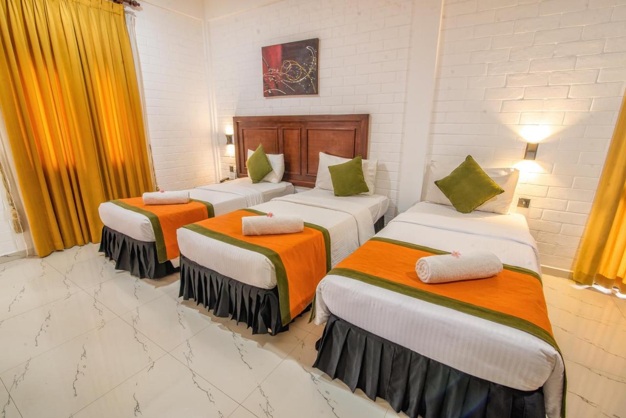 Mahanuge Hotel Полонарува Екстериор снимка
