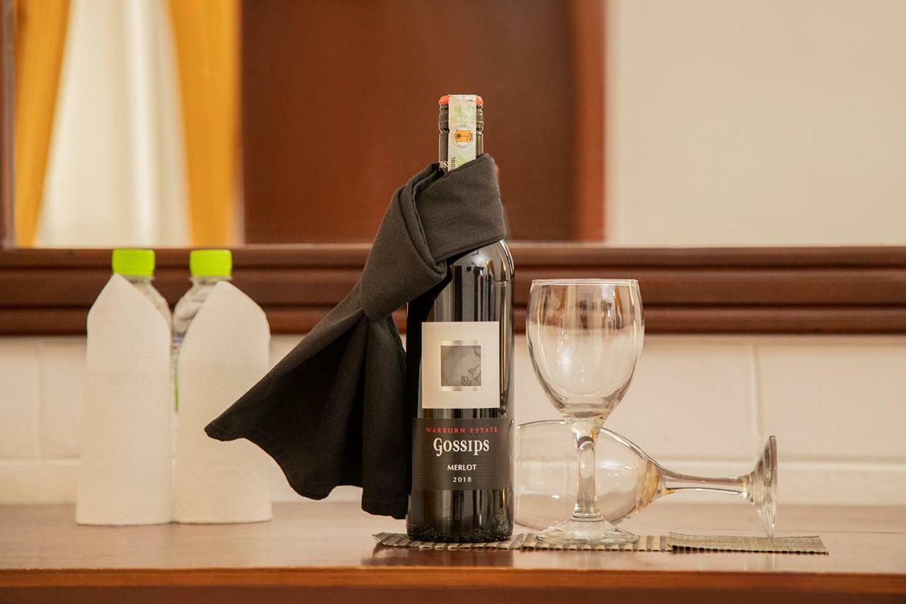 Mahanuge Hotel Полонарува Екстериор снимка